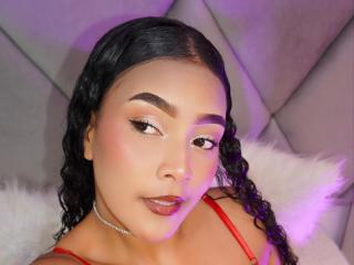 Webcam model SerenaWagner from XLoveCam