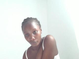 Webcam model SexxyRedd from XLoveCam