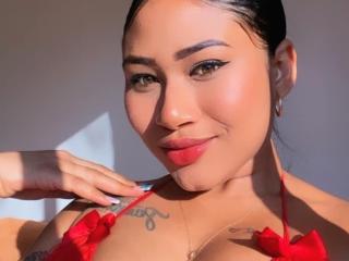 Webcam model SexyBruneS from XLoveCam