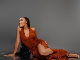 Webcam model SexyLinda69 from XLoveCam