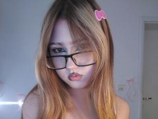 Webcam model ShainaBallensky from XloveCam