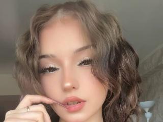Webcam model ShanekaKonig from XLoveCam