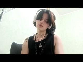 Webcam model ShanikaCastanon from XLoveCam