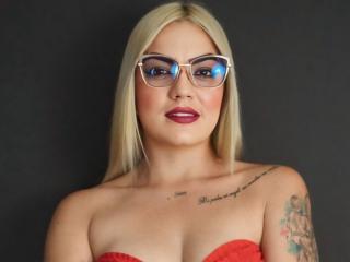 Webcam model SharaRousee from XloveCam