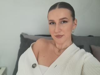 Webcam model SiennaInLove from XLoveCam