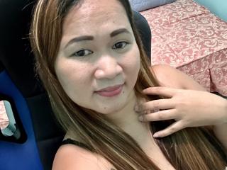 Webcam model SimplyPinay from XLoveCam