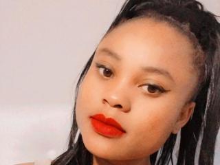 Webcam model SkinnySensuelle from XLoveCam