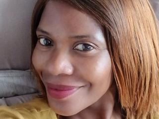 Webcam model SneakyEll from XLoveCam