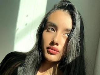 Webcam model SofyDubross from XloveCam