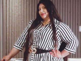 Webcam model SophieGalli from XLoveCam