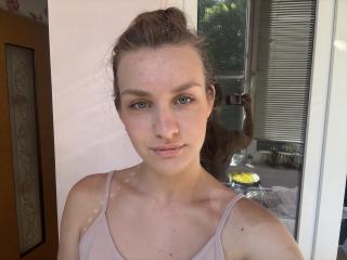Webcam model StephaniePeace from XLoveCam