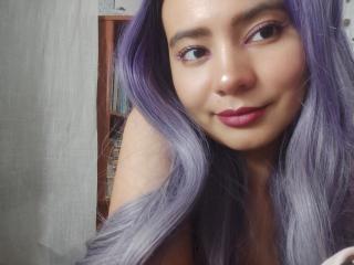 Webcam model SuzzieV from XLoveCam