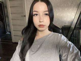 Webcam model TaniaRaffa from XLoveCam