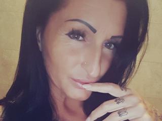 TessaWatson Live Cam and Statistics on UnifiedCams