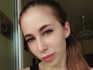 Webcam model TessieMonica from XloveCam