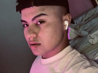 ThiagoAriass Live Cam on XLoveCam