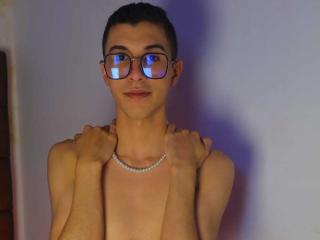 ThomasTwink69 Live Cam on XLoveCam and RICams