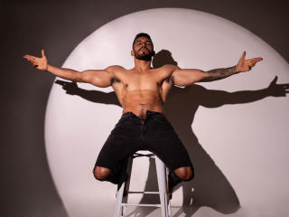 ThonyMuscle Live Cam on XLoveCam