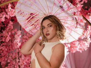 TommyTS Live Cam on XLoveCam