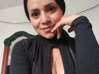 Webcam model ValentinaValu from XloveCam