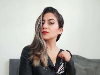 Webcam model ValeriaLoren from XLoveCam