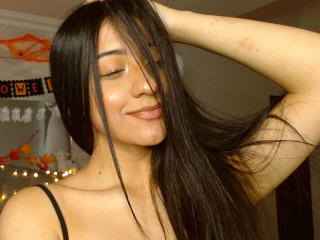 Webcam model ValerieHang from XloveCam