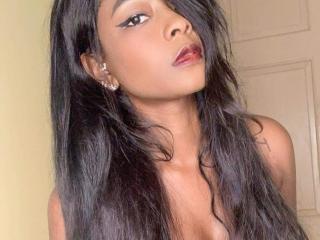 Webcam model VallColins from XloveCam