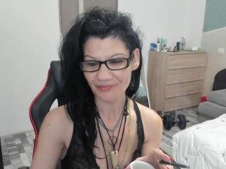 Webcam model Vanessa69Xo from XLoveCam