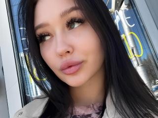 VannessaSchneidman Live Cam and Statistics on UnifiedCams