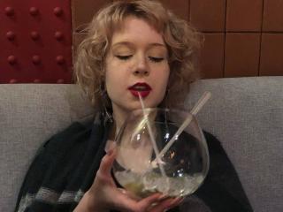 Webcam model VasilikiAndersson from XLoveCam