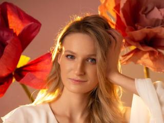 Webcam model VenettaCorkill from XLoveCam