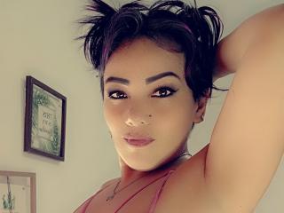 Webcam model VenuzSquirt from XloveCam