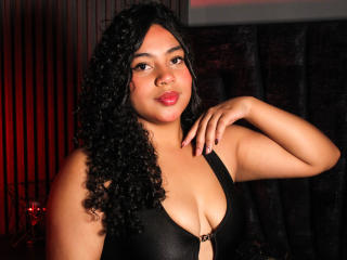 Webcam model VickyCassel from XLoveCam