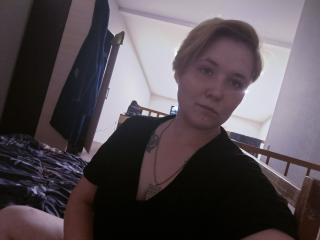 Webcam model VikiGioya from XLoveCam