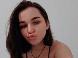 Webcam model VinaSteps from XloveCam