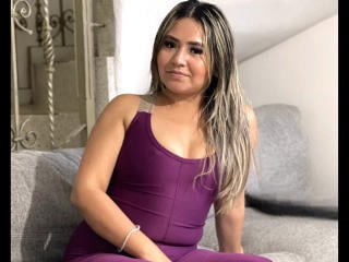 Webcam model VioletaDuval from XLoveCam