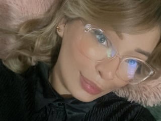 Webcam model Xeva from XloveCam