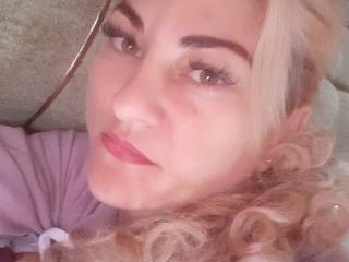 Webcam model YasmineXHot from XLoveCam