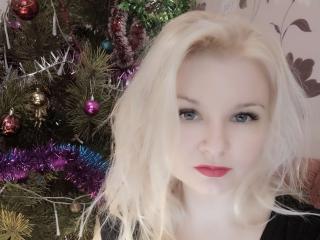 Webcam model YouHotDream from XloveCam