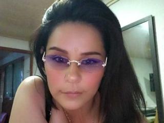 Webcam model ZarahLeithon from XLoveCam