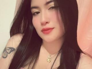 Webcam model ZendayaNaughty from XLoveCam