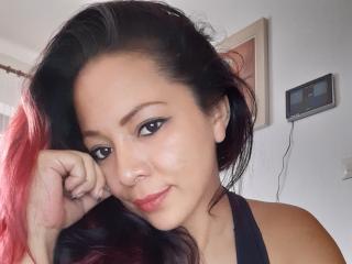 매우 야한 라이브 웹캠 쇼를 하는 BabeSexyLady의 섹시한 프로파일 포토!