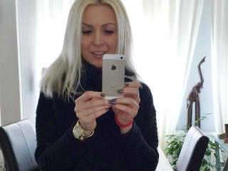 Webcam model blondicam-hot profile picture
