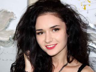 Picture of the sexy profile of CurlyCutieQ, for a very hot webcam live show !