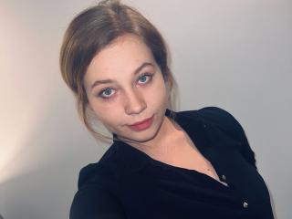 Webcam model holly-desire profile picture