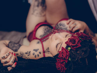 Picture of the sexy profile of Karoumoon, for a very hot webcam live show !