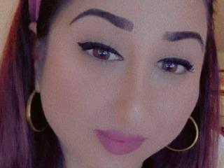 KinkyMyax szexi modell képe, a nagyon forró webkamerás élő show-hoz!