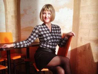 매우 야한 라이브 웹캠 쇼를 하는 LaraDiva의 섹시한 프로파일 포토!