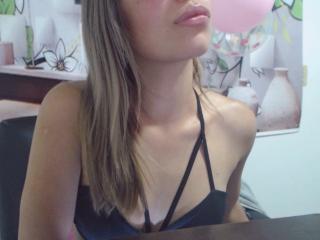 Velmi sexy fotografie sexy profilu modelky MiaHottyX pro live show s webovou kamerou!