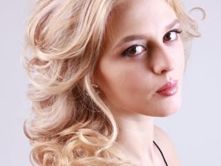 Picture of the sexy profile of RoyalKira, for a very hot webcam live show !